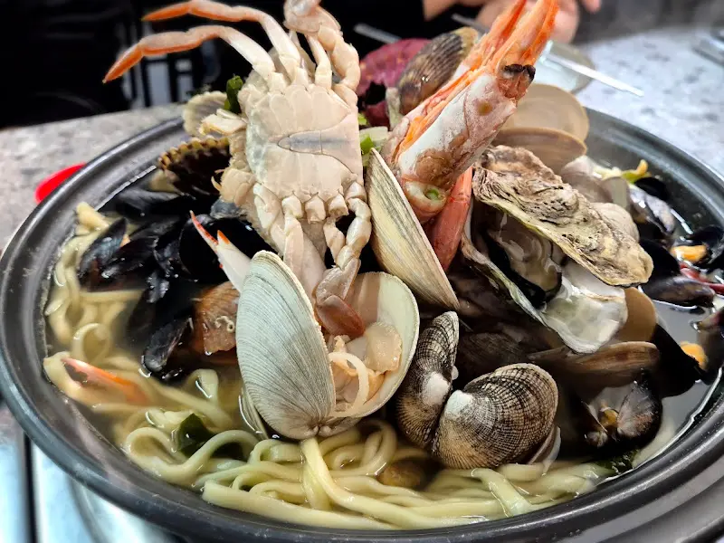 푸짐한 해물칼국수