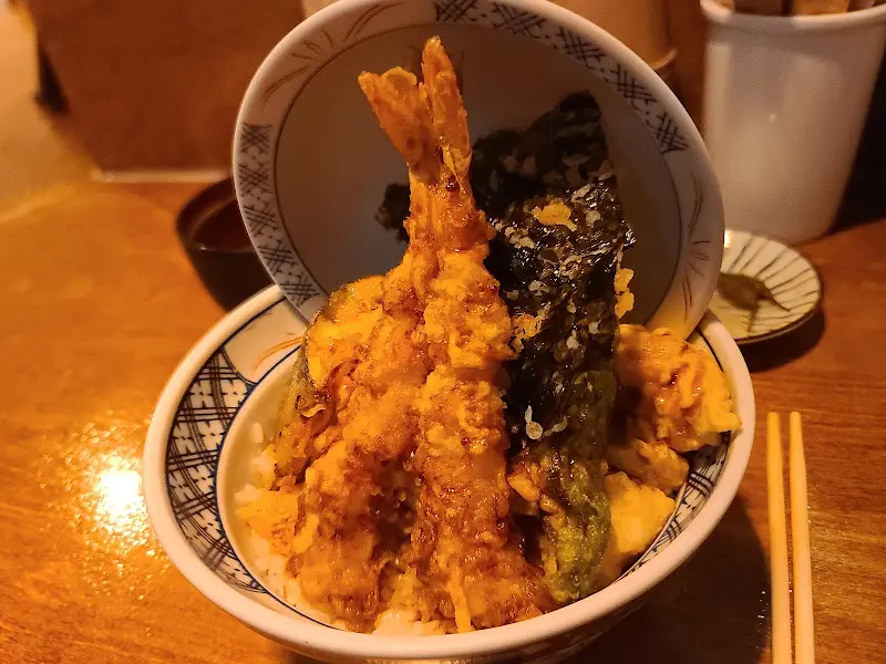 요이텐의 대표 메뉴, 요이텐동의 화려한 비주얼