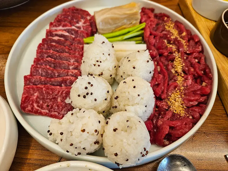 육회와 육사시미