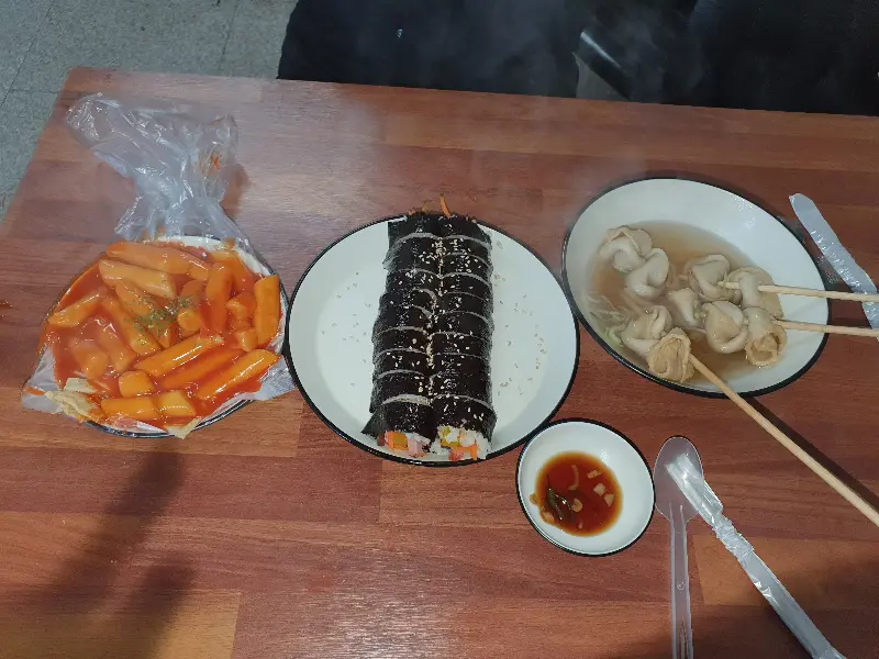 수라간 떡볶이, 김밥, 어묵