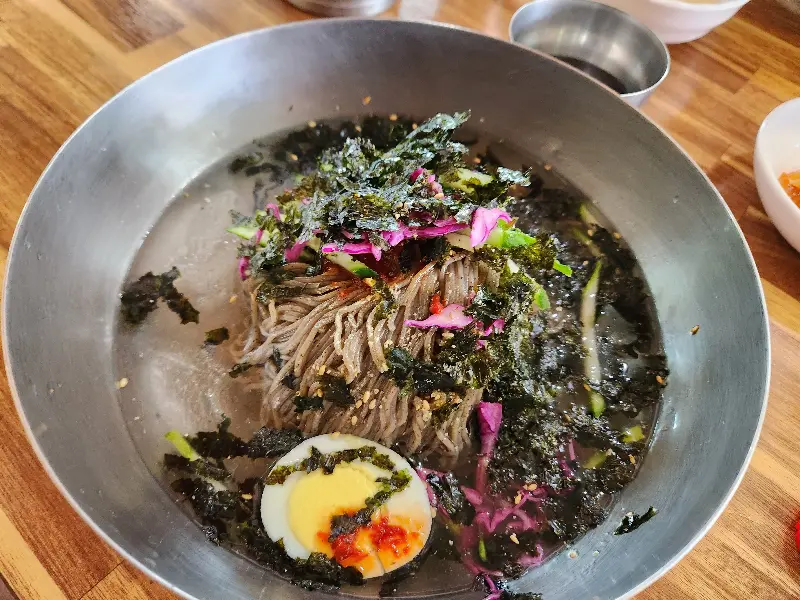 윤기가 흐르는 수육