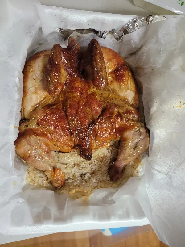 촉촉한 속살을 자랑하는 통닭