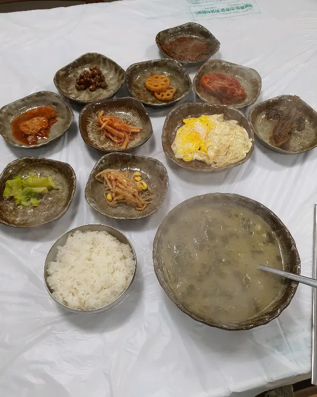 다슬기 정식 한상차림