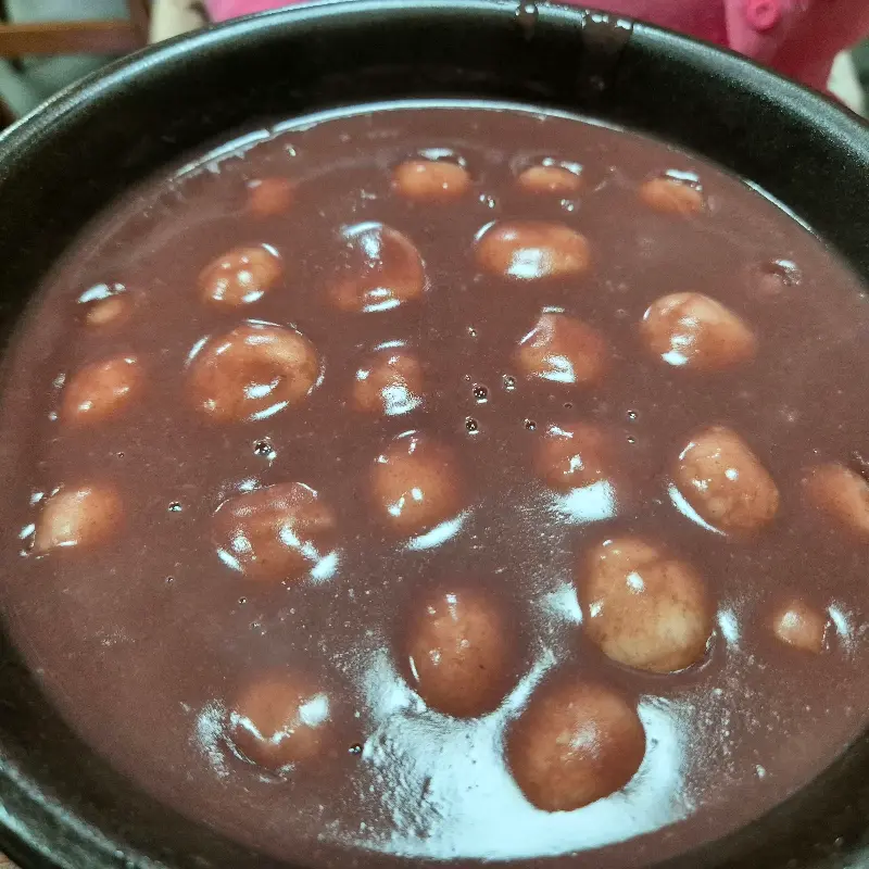 윤기가 자르르 흐르는 새알팥죽