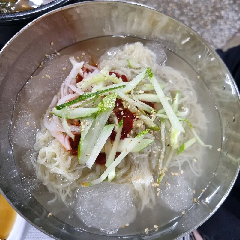 물냉면