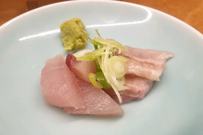 신선한 생선회 한 점