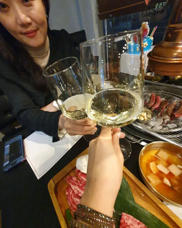 와인과 함께 즐기는 돼지갈비