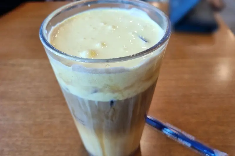 슈크림 카라멜 라떼