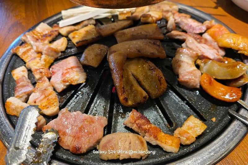 노릇하게 구워진 삼겹살