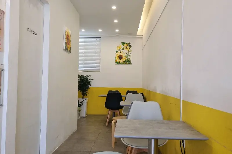 깔끔하고 아늑한 카페 내부