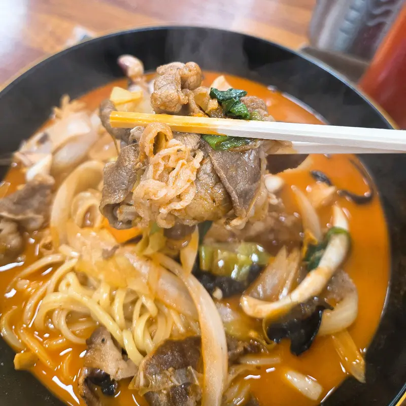 갓 튀겨져 나온 따끈따끈한 탕수육