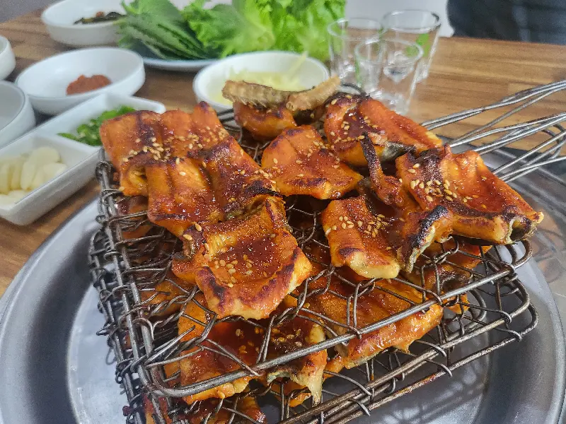 노릇하게 구워진 장어
