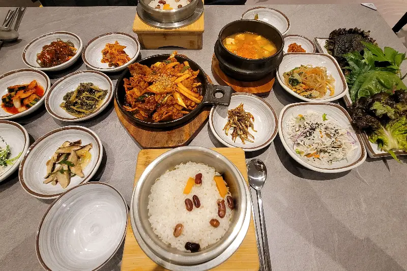 깔끔한 매장 내부