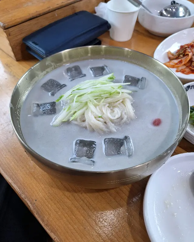 시원한 콩국수