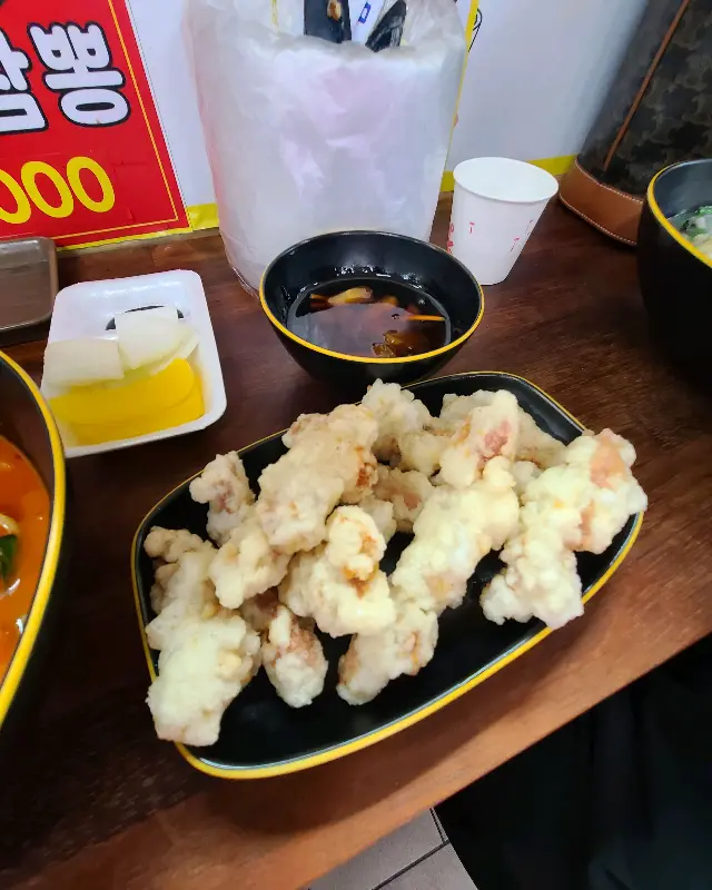 탕수육과 곁들여 먹기 좋은 간장 소스, 단무지