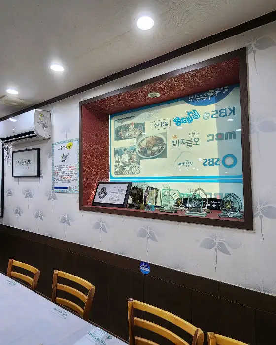 매장 내부 전경
