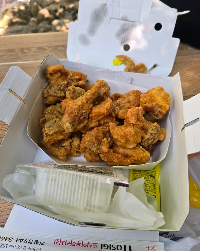 푸짐한 양으로 온 가족이 즐기기 좋은 치킨