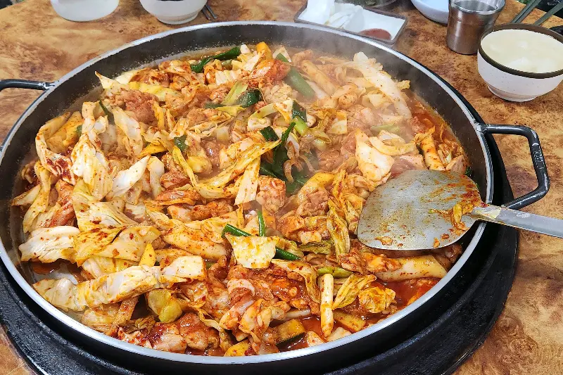 푸짐한 닭갈비