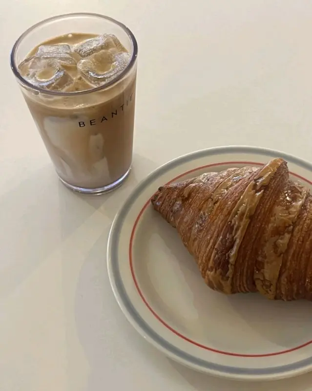 빈타이 땅콩커피와 크루아상