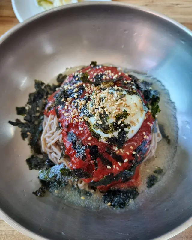 환상적인 비주얼의 막국수