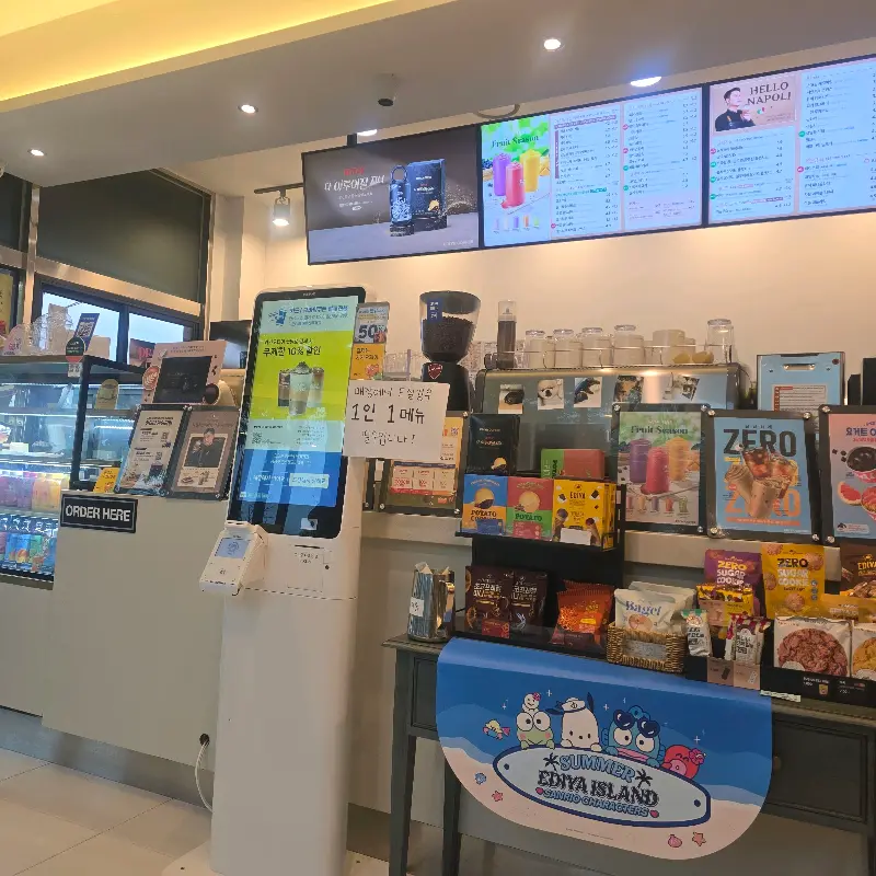 깔끔한 매장 내부