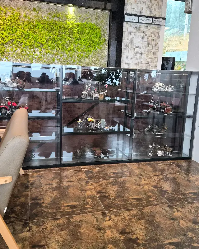 카페 내부 장식