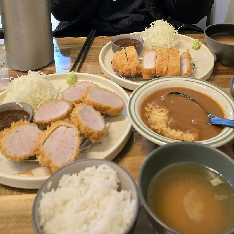 돈카츠 정식 한 상 차림