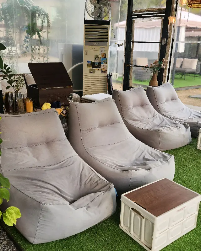 카페 내부 빈백 좌석