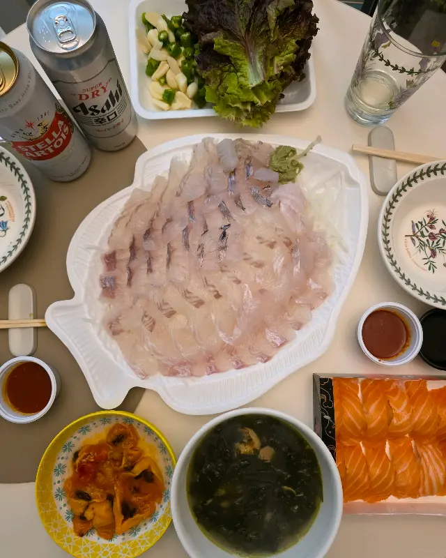 싱싱한 회 한 상 차림