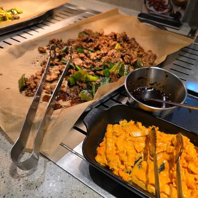 다양한 종류의 고기 요리