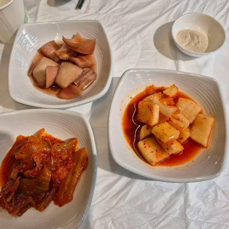 평상집의 정갈한 밑반찬