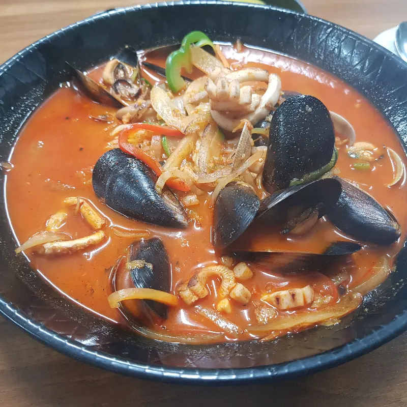 홍합짬뽕의 깊은 맛