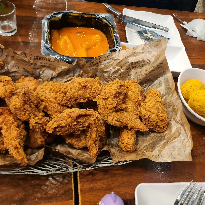 치킨과 떡볶이, 치즈볼