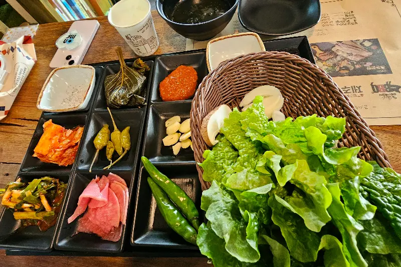 흑돼지 구이와 버섯