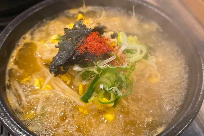 보글보글 끓는 콩나물국밥