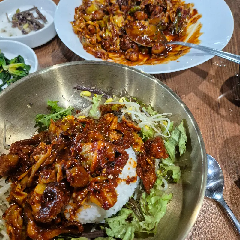 쭈꾸미돌솥밥 비빔