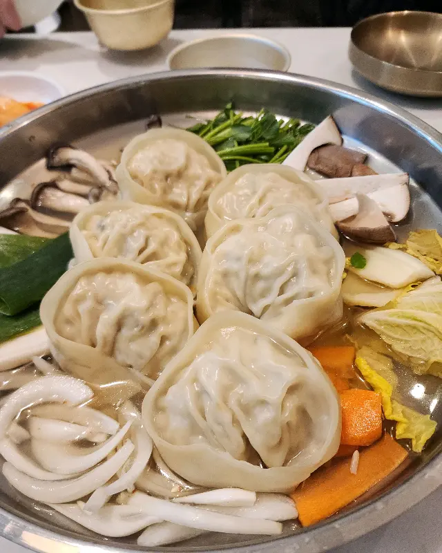 소평가 반반 만두전골 비주얼