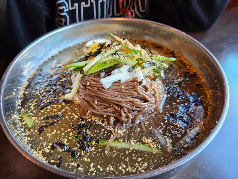 선학막국수 내부 분위기