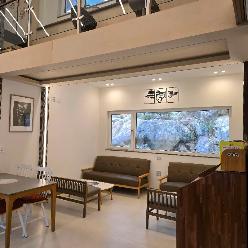 카페 내부 인테리어