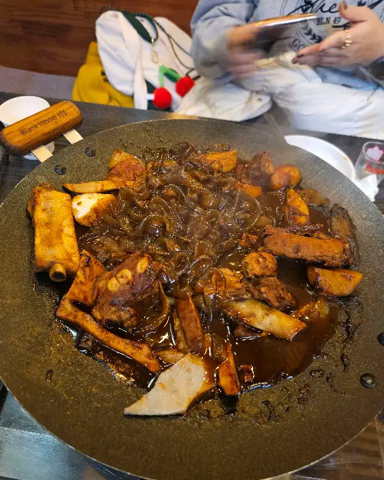 지글지글 끓는 매운 갈비찜