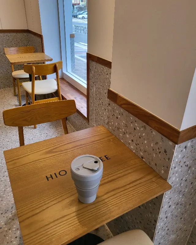 HIO COFFEE 테이블