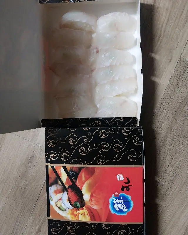 두툼한 회가 올라간 초밥