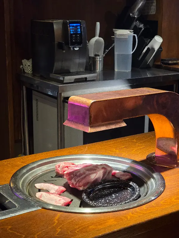 초밥 위에 올려진 대패 목살