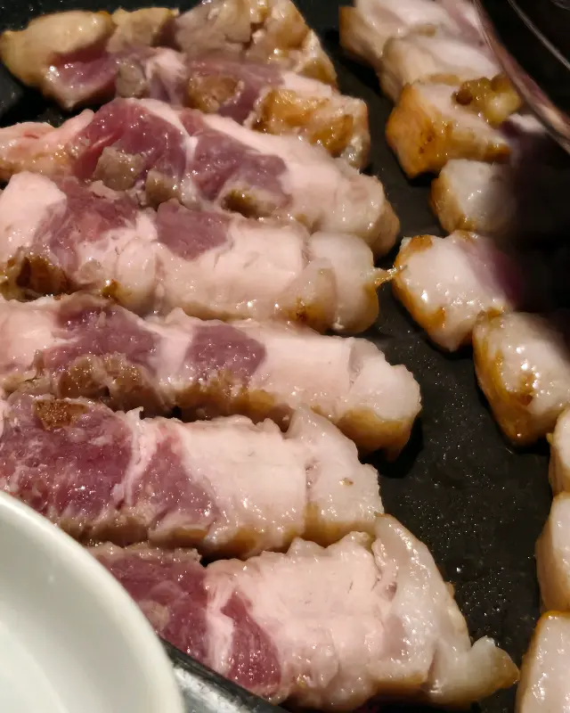 노릇하게 구워진 고기