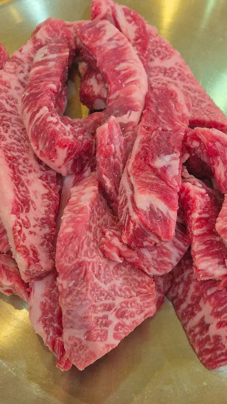 선홍빛 마블링이 예술인 한우 갈비살