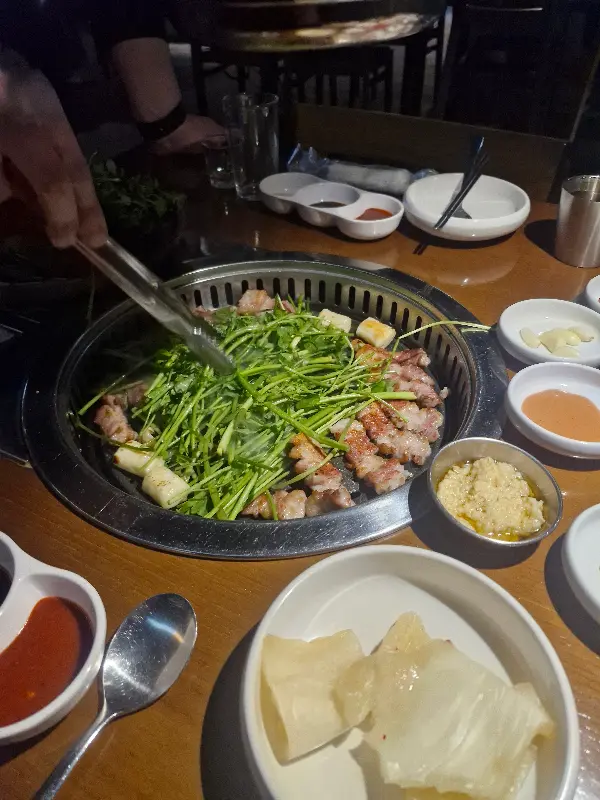 직원분이 구워주는 고기