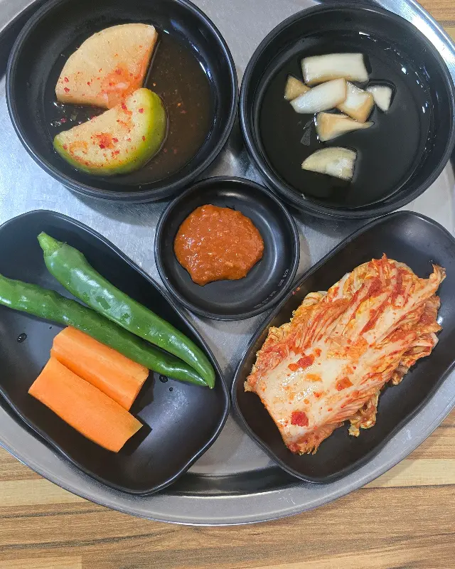 더 자세한 기본 반찬 모습