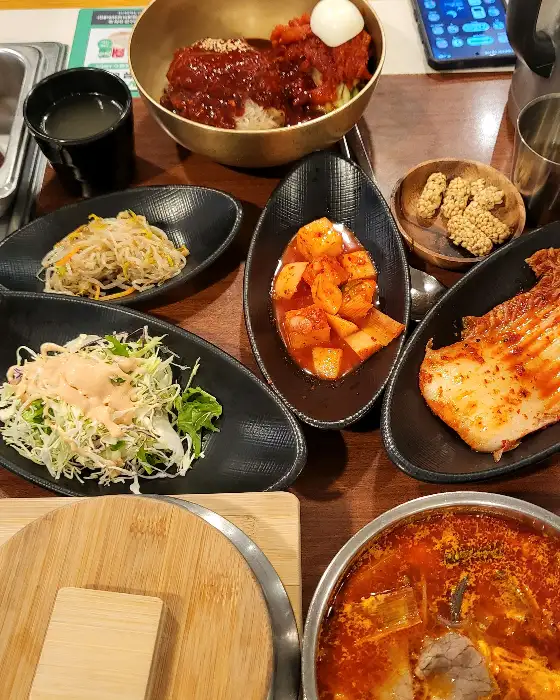 밑반찬과 함께 나온 갈비탕