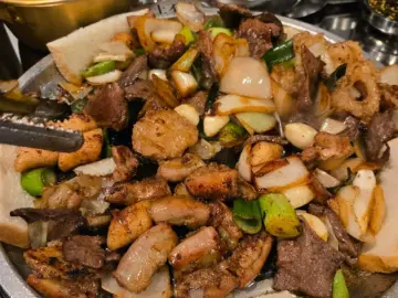 송우리 미식가를 사로잡는 한우의 깊은 풍미, 이선생한우곱창에서 찾는 곱창 맛집