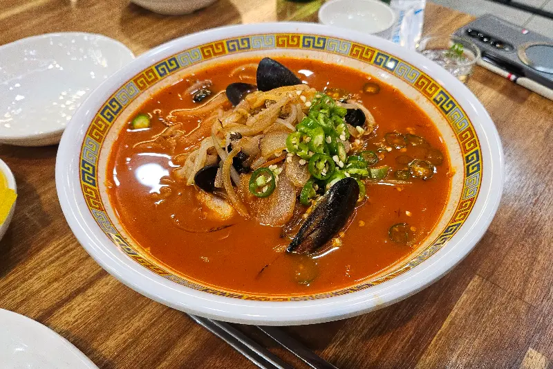 푸짐한 해물 짬뽕